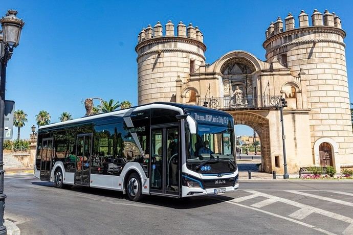 Iniciada la electrificación de flota de autobuses urbanos de Badajoz