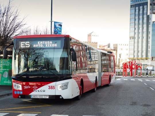 El autobús arranca el año en Gijón con un crecimiento del 7,7%