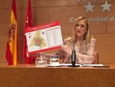 Cristina Cifuentes presenta el mapa de aparcamientos.