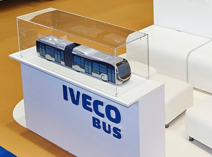Iveco Bus presenta la exposición temporal 'Around Autofiction' en Francia