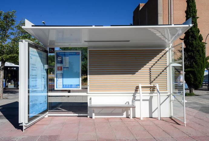 EMT Madrid instala dos nuevas marquesinas de autobús refrescantes