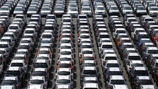 Vehículos almacenados en un parque de automoviles