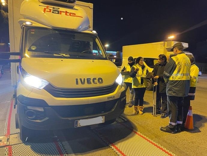 La Comunidad de Madrid inspecciona vehículos de transporte