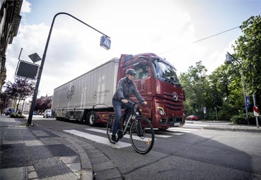 Récord de demanda del Sideguard Assist de Mercedes-Benz Trucks