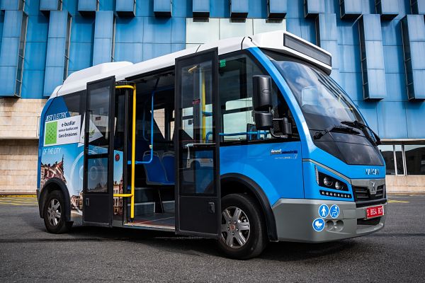 Un minibús Karsan Jest 100% eléctrico, en pruebas en Barcelona