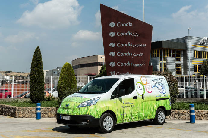 La furgoneta eléctrica Nissan e-NV200 cuatriplica los ahorros de uso a Condis