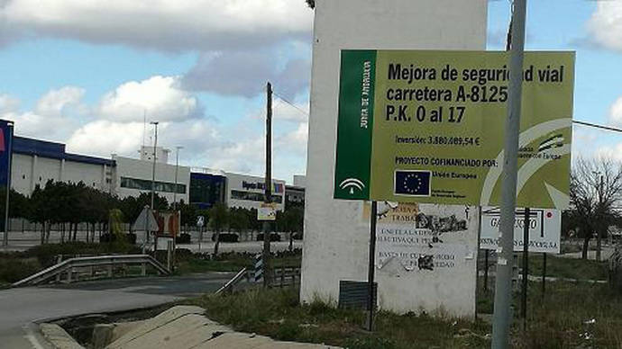 Anuncio de las obras en la carretera A-8125.