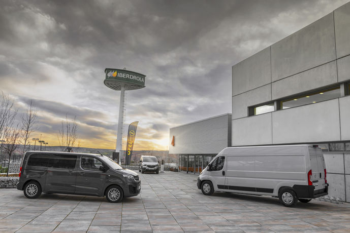 Opel electrifica toda su gama de comerciales, esperando al hidrógeno