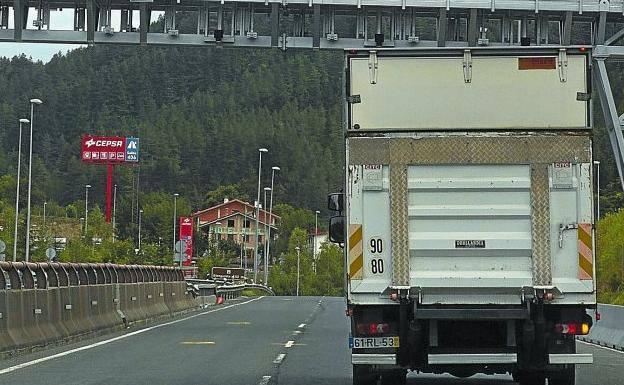 El TSJ del País Vasco declara ilegal el peaje de la N-1 y la A-15 a camiones que entró en vigor en enero
