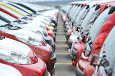 La facturación del conjunto de marcas de vehículos que operan en España se elevó hasta los casi 61.000 millones de euros en 2015.