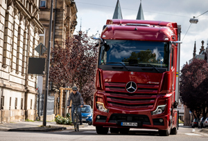Mercedes-Benz Trucks impulsa la seguridad de los camiones
