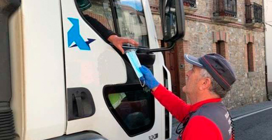 Las Comunidades reciben mascarillas para su entrega a trabajadores de transporte