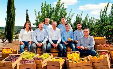 San Lucar distribuye comida gratis entre transportistas