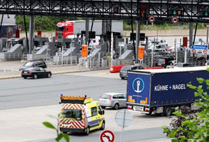 El Gobierno francés deroga temporalmente las restricciones de circulación a los camiones