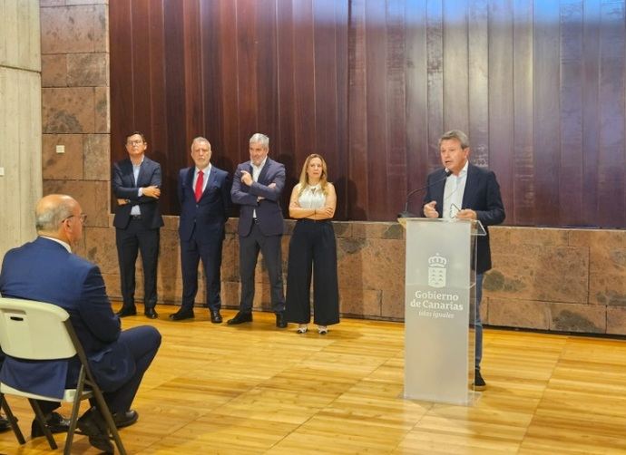 Transportes firma un protocolo para impulsar la movilidad sostenible en Tenerife