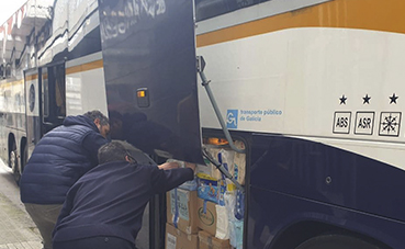 Monbus transporta las donaciones de los lucenses ante el conflicto en Ucrania