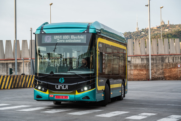 TMB pone a prueba un innovador minibús eléctrico de Unvi