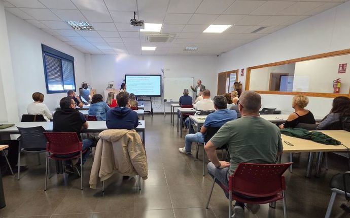 Transportistas autónomos aprenden sobre protección económica legal