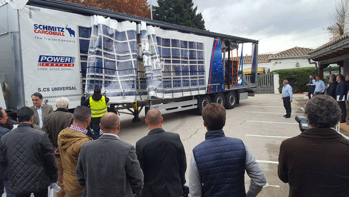 Schmitz Cargobull refuerza su segmento de lonas con Power Curtain