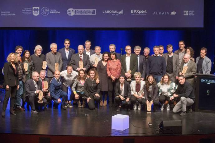 El Grupo Irizar recibe el Premio a la Excelencia de Radio San Sebastián