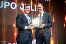 José Francisco Adell recibiendo el premio durante la gala.