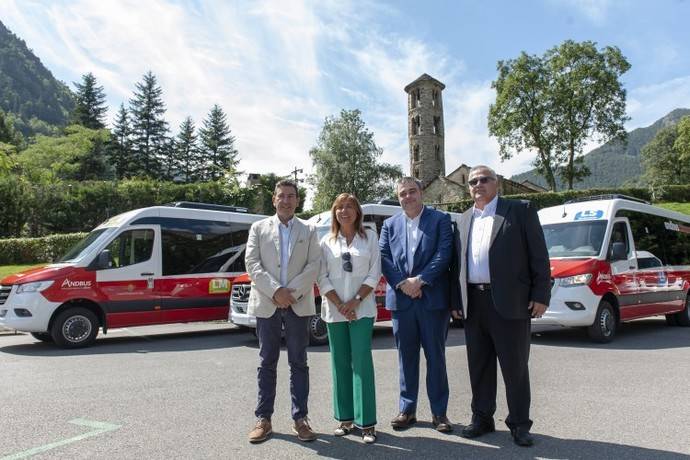 Conxita Marsol, Consejera Mayor, Miquel Canturri, consejero menor, y Dani y Albert Vinseiro, CEOs de Andbus.