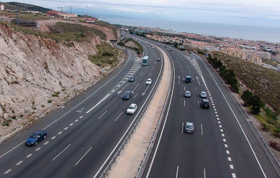 La DGT levanta las restricciones a camiones en los próximos dos puentes