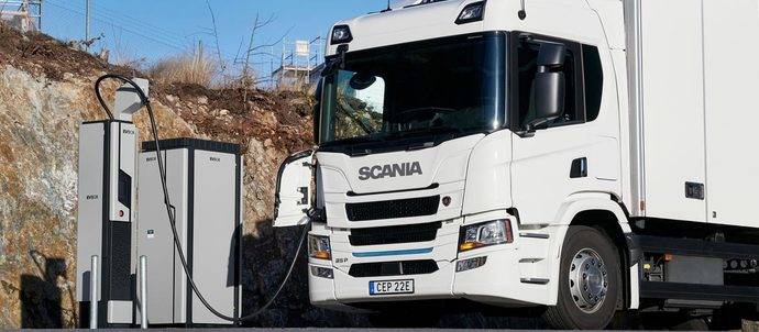 Scania invierte más de 115 millones de euros en una planta de montaje y un laboratorio de baterías