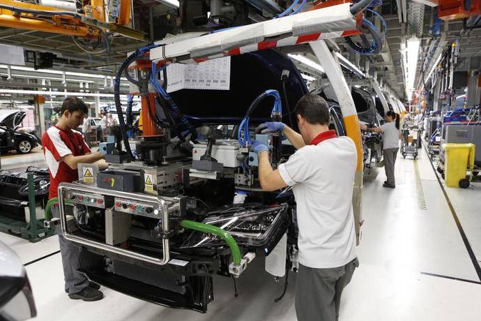 SEAT contrata a 100 empleados en la planta de Martorell