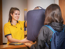 Correos ofrece sus servicios de verano a través de la red de oficinas