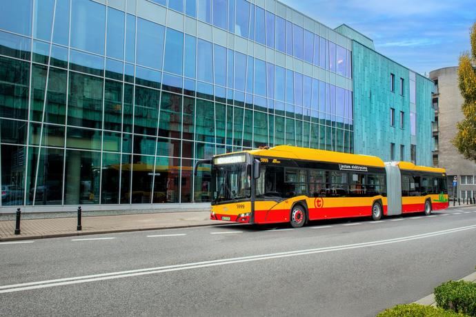 Varsovia amplía su flota eléctrica con 50 nuevos autobuses articulados Solaris