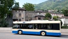Solaris Urbino circulando por una ciudad europea