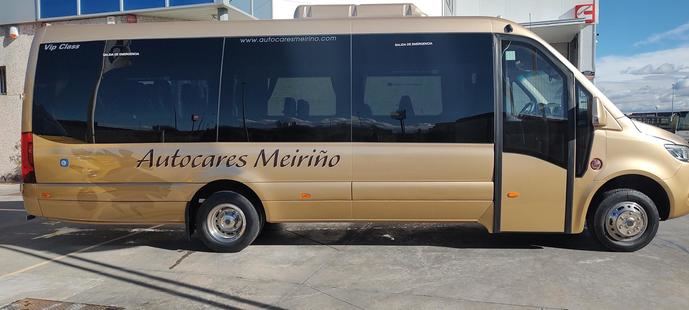 Gbister entrega a Autocares Meiriño un microbús sprinter automática