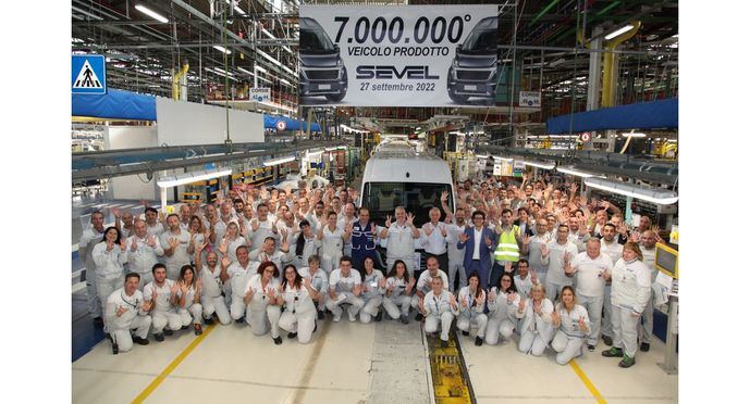 Stellantis alcanza un nuevo hito en su fábrica de Sevel: siete millones