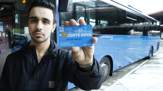 Los menores de 21 años del área de Pontevedra y de la provincia de Ourense ya pueden viajar gratis en el transporte público de la Xunta, con la Tarjeta Xente Nova