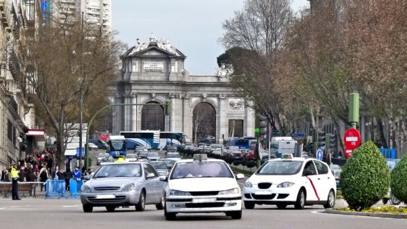 Madrid evitará el intrusismo en el sector del Taxi modificando la Ley