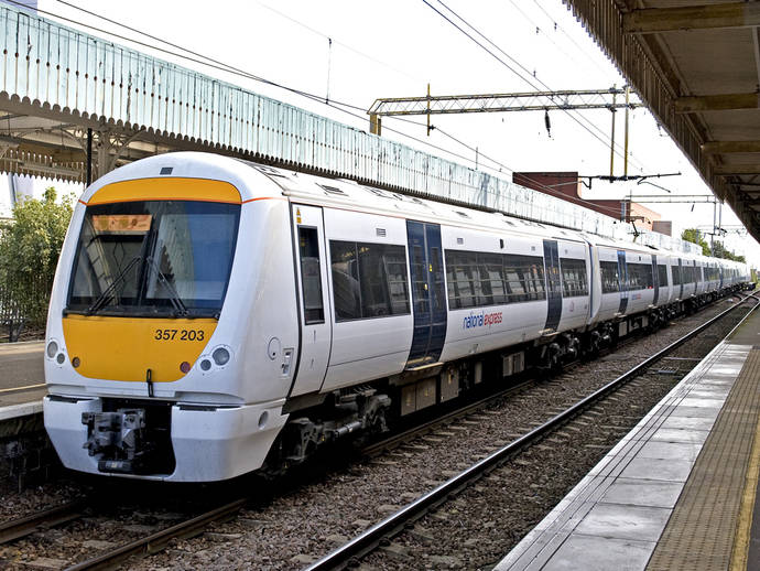 National Express vende franquicia inglesa de cercanías a Trenitalia