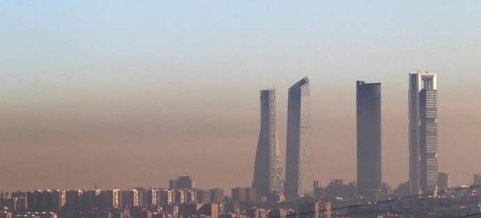 Cincuenta coches contaminan lo mismo que un solo autobús, según Atuc