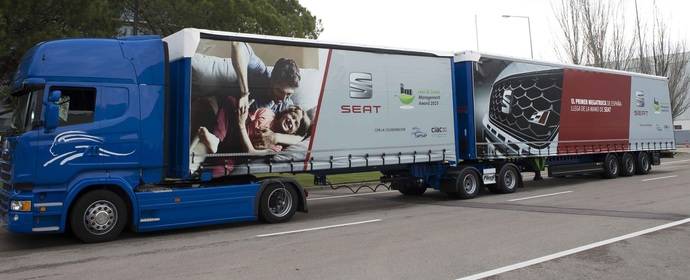 El megatruck arranca en España con su primer trayecto en carretera y autopista