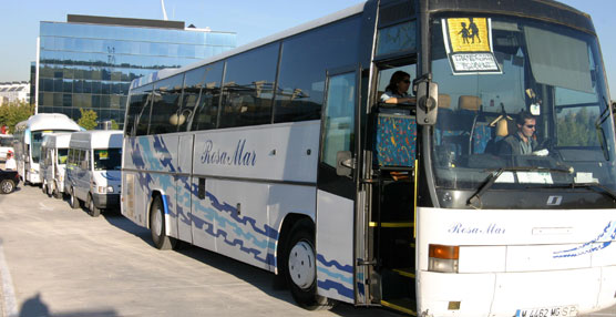 Un autocar de transporte escolar.