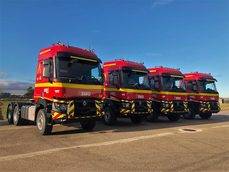 Las cuatro nuevas tractoras de la UME.