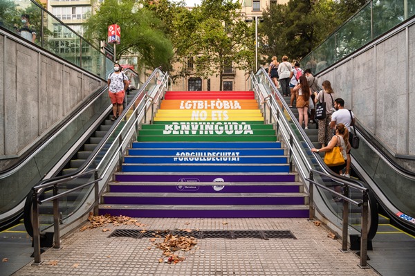 TMB apoya el día del orgullo LGTBI en un acto contra la homofobia