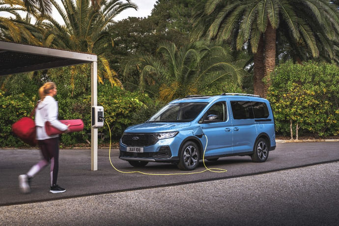 El Ford Tourneo Connect estrena sistema de propulsión híbrido enchufable