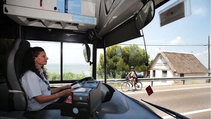 EMT Valencia refuerza su oferta en verano con 12 millones de plazas