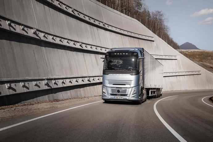 Volvo Trucks lanza la primera tecnología stop/start del mundo para camiones pesados
