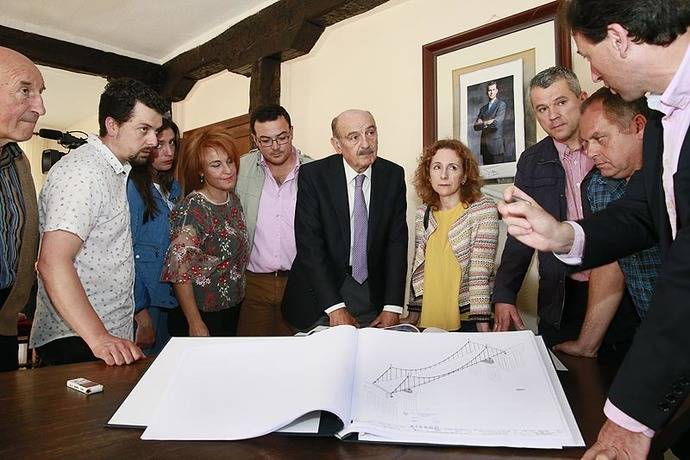 El consejero cántabro, José María Mazón, durante la presentación del proyecto.