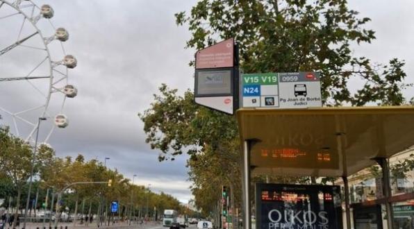 Barcelona: paradas de bus inteligentes para mejorar el tiempo real