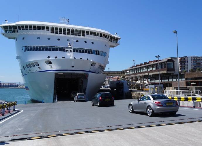 Inaugurada una rampa RoRo flotante en la Estación Marítima