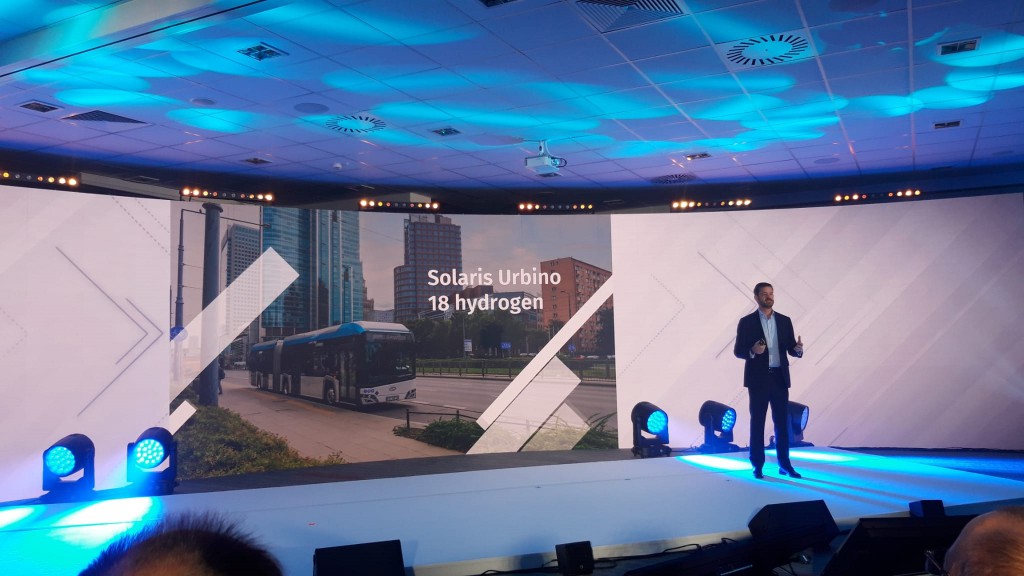 Javier Calleja, CEO de Solaris CAF group, en la presentación del Urbino 18 en Cracovia